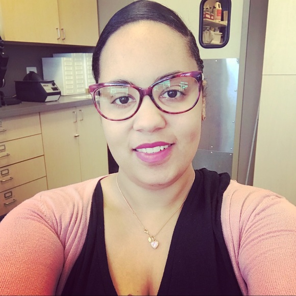 Meet your Posher, Janetta - Picture 1 of 2